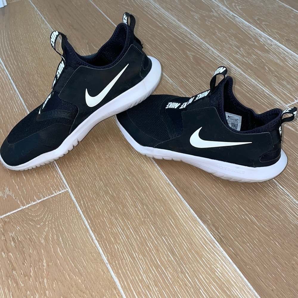 Kids (boys) Nike FlexRunner size 7Y
